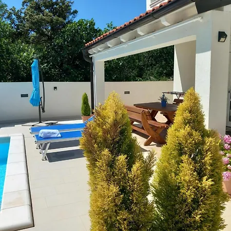 Holiday home Bianca Mit Privatem Pool Privlaka (Zadar)
